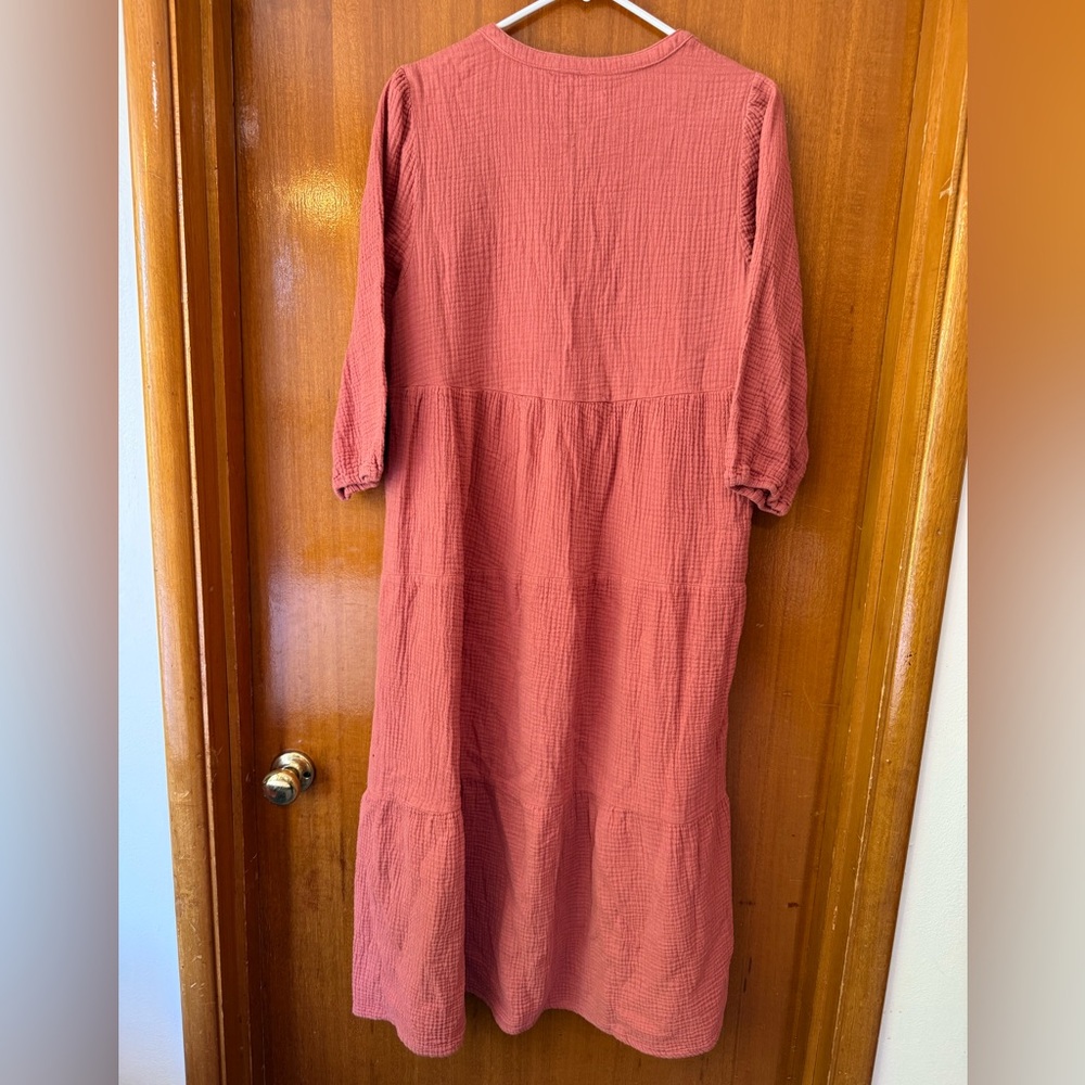 Marine Layer Coral V-Neck Tiered Summer Midi Dress with 3/4 Sleeves Size M - Picture 2 of 4